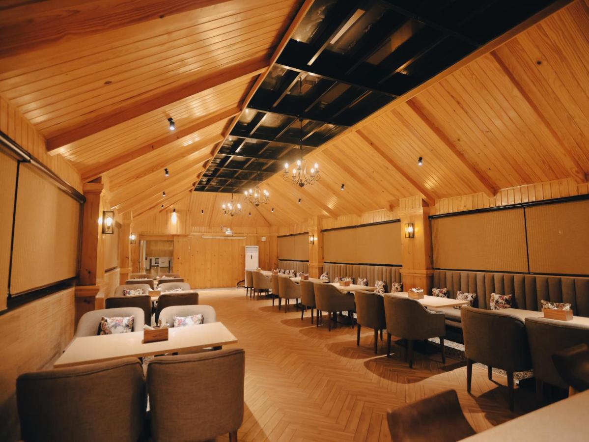 Clarks Inn Express, Ντεχραντούν Εξωτερικό φωτογραφία