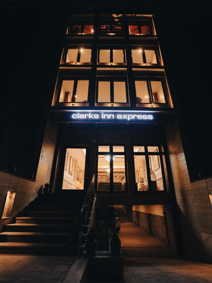 Clarks Inn Express, Ντεχραντούν Εξωτερικό φωτογραφία