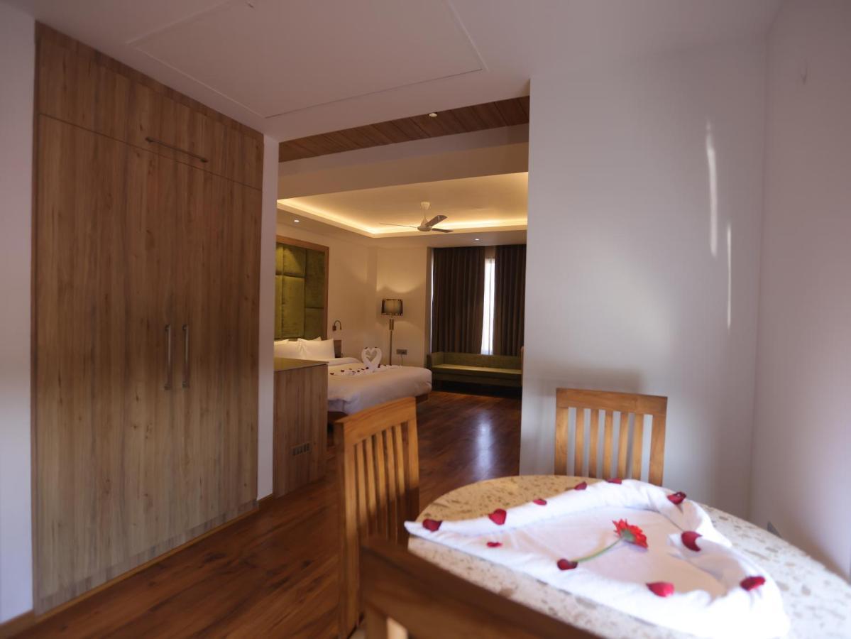 Clarks Inn Express, Ντεχραντούν Εξωτερικό φωτογραφία